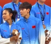 媒体人：杨舒予&王思雨第一时间摘下铜牌 不甘是顶尖运动员