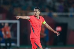 张玉宁：作为球员要无条件服从教练安排，大家互相牺牲非常重