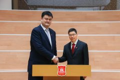 郭振明把姚明挤走？杨毅：不是 之前一个书记 一个主席 互相配