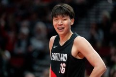 杨瀚森变轻！媒体人：反正增重也对抗不过别人 干脆只用身高防