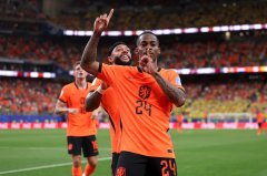 教练：今夏多队有意萨默维尔，但听了新月的报价，我告诉他去