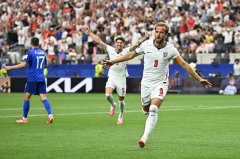 大杀器，凯恩成为首位在三个不同自然年为英格兰进至少10球的