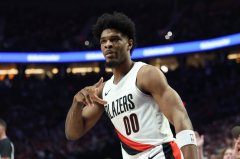 霍勒迪：亨德森表现出色攻防全能 他是训练营目前的MVP