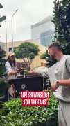 人气球星！火箭官方晒视频：申京在澳门给球迷们签名